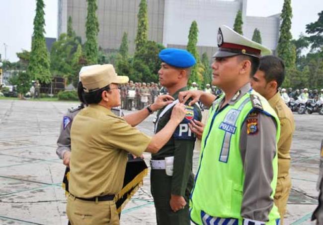 Pj Gubri Djohermansyah Djohan Pembina Upacara Gelar pasukan