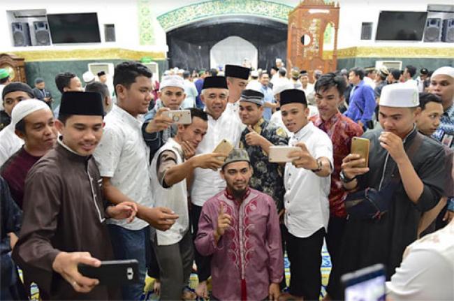 Gubri Sholat Gerhana Bulan di Masjid Raya Annur