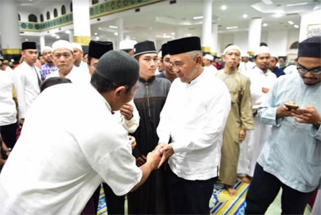 Gubri Sholat Gerhana Bulan di Masjid Raya Annur