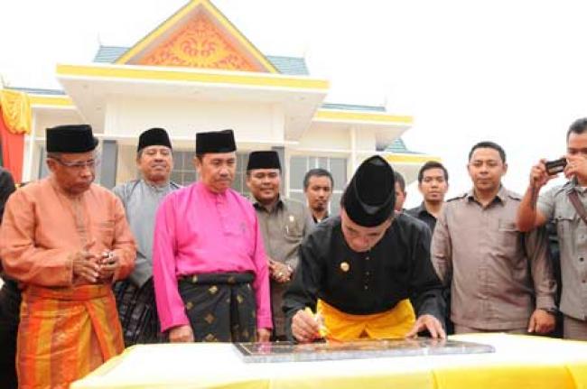 Gubri resmikan Gedung KPUD Siak