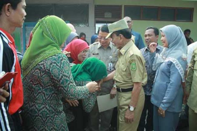 Gubri Tinjau Fasilitas Pendidikan Komplek Mesjid Agung Annur