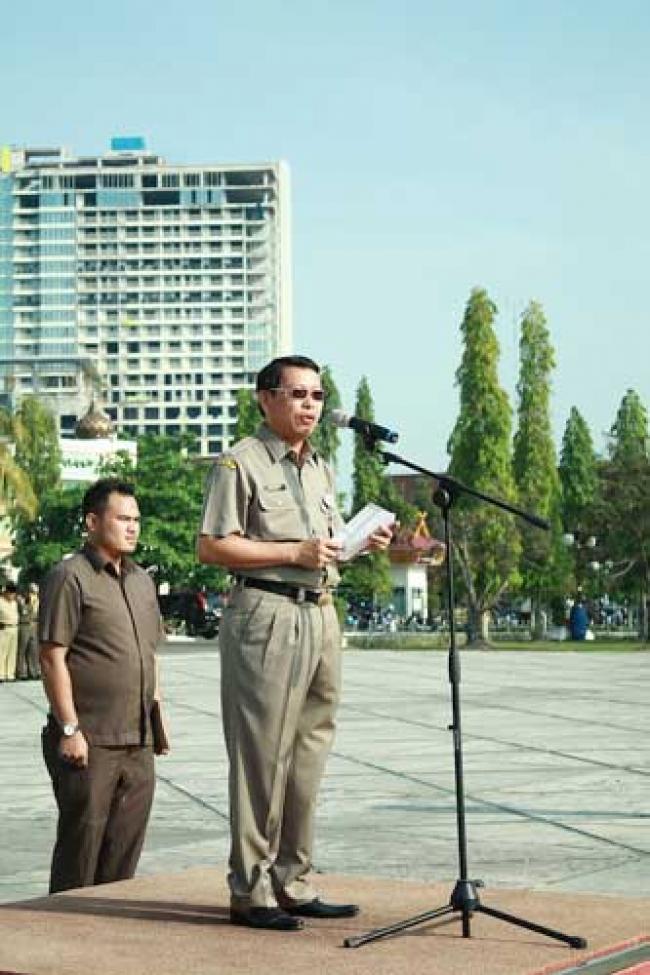 Penyerahan Keputusan Gubri Tentang Kenaikan Pangkat PNS