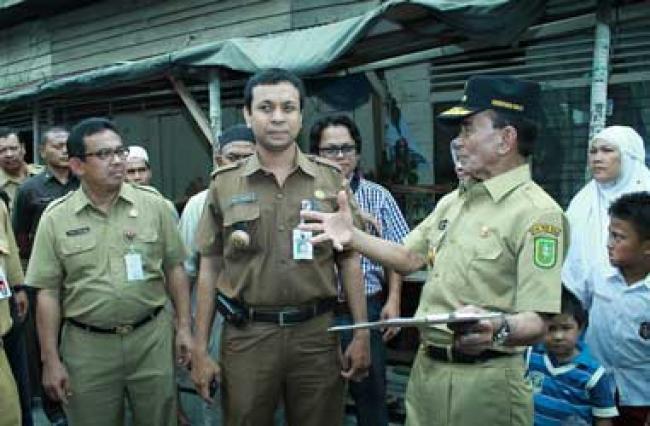 Gubri H Annas Maamun Tinjau Lokasi jembatan siak IV