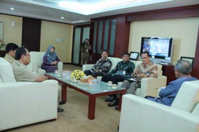 Wagubri H Arsyadjuliandi Rahman terima audiensi OJK/Bank Indonesia di ruker Wagubri