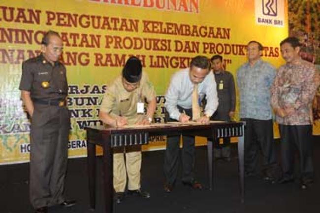 Seminar Kelembagaan Asosiasi Petani Perkebunan di Hotel Pangeran