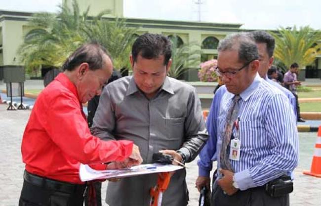 Tinjau Kompleks Masjid Agung Annur