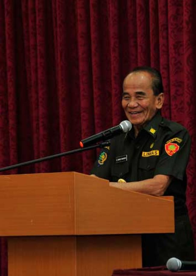 Gubri Tinjau Komplek RSUD Arifin Achmad