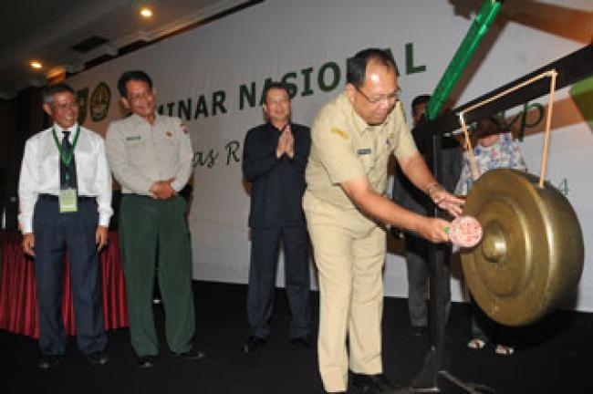 Seminar Nasional Solusi Tuntas Riau Bebas Asap