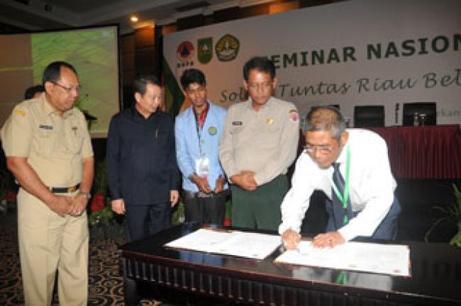 Seminar Nasional Solusi Tuntas Riau Bebas Asap