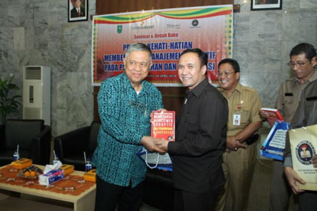 ASS III Buka Seminar Dan Bedah Buku