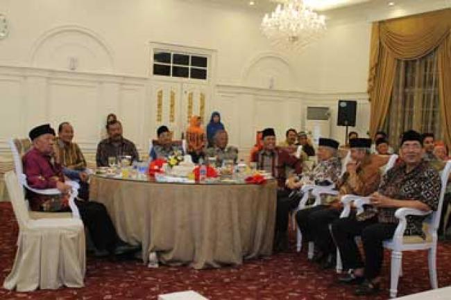 Ramah Tamah Gubri dengan Tokoh Masyarakat