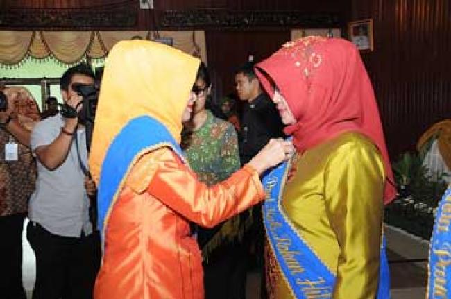Ibu Gubri Kukuhkan Bunda PAUD Kab Rohil dan Meranti