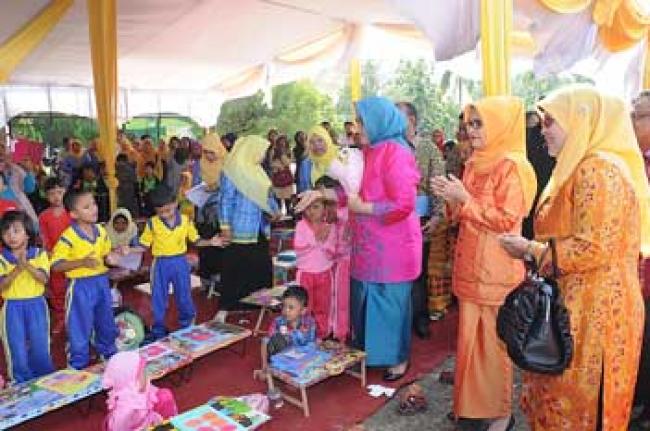 Gubri Rombongan Bunda PAUD Tinjau Lomba Mewarnai