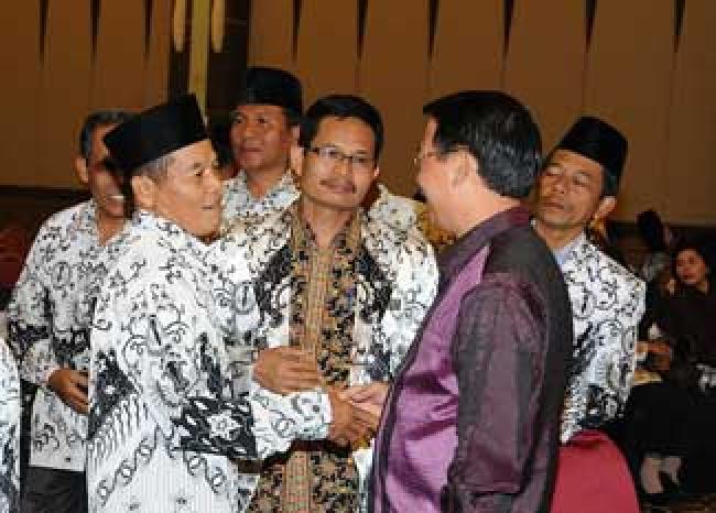 Pelantikan dan silaturrahmi Pengurus DKGI PGRI Se Prov Riau
