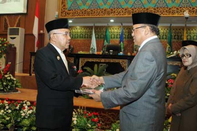 Paripurna Penyerahan Keputusan DPRD Provinsi Riau