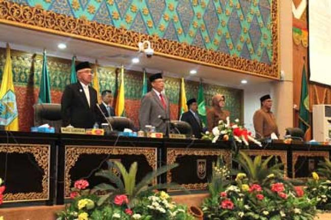 Paripurna Penyerahan Keputusan DPRD Provinsi Riau