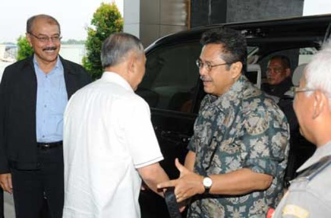 Wagubri Jemput Kedatangan Fahmi Idris