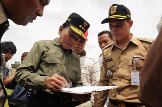 Gubri Tinjau Progres Pembangunan Jembatan Siak IV
