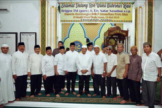 Wagubri H Edy Nasution Safari Ramadhan 1440 H / 2019 M, di Mesjid Nurul Yakin, Jl. Hang Tuah Pekanbaru.