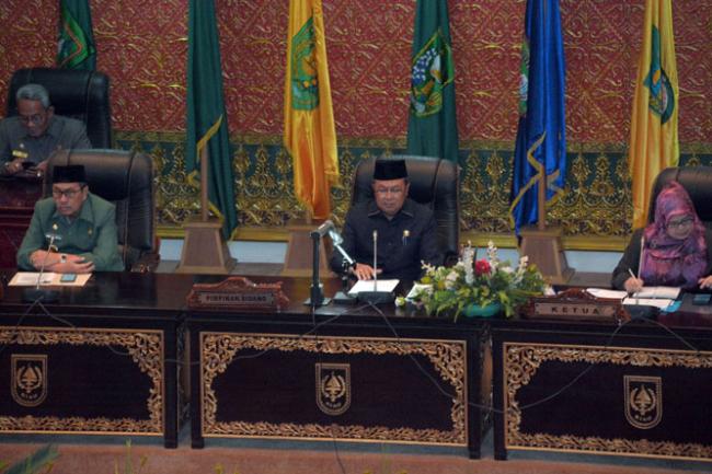 Rapat paripurna dengan agenda laporan hasil kerja Panitia Khusus (Pansus) DPRD Riau tentang lima Rancangan Peraturan Daerah (Ranperda), Kamis (23/05/19).