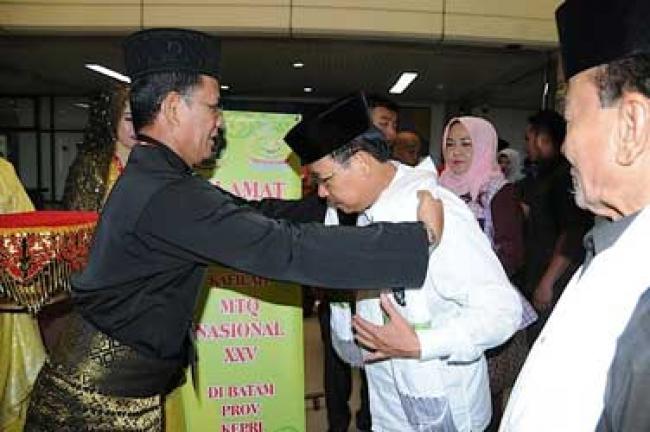 Gubri Tinjau Persiapan MTQ Kontingen Prov Riau di Batam