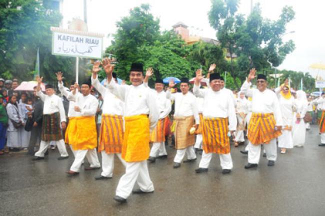 Gubri Ikut Pawai Taaruf Kafilah Prov Riau