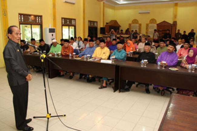 Silaturrahim LAMR dengan Gubernur Riau di Balai Adat