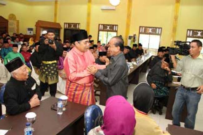 Silaturrahim LAMR dengan Gubernur Riau di Balai Adat
