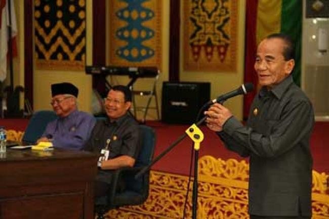 Silaturrahim LAMR dengan Gubernur Riau di Balai Adat
