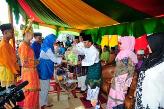 Gubri Lepas pawai taaruf MTQ Kab Inhil ke 44