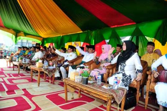 Gubri Lepas pawai taaruf MTQ Kab Inhil ke 44