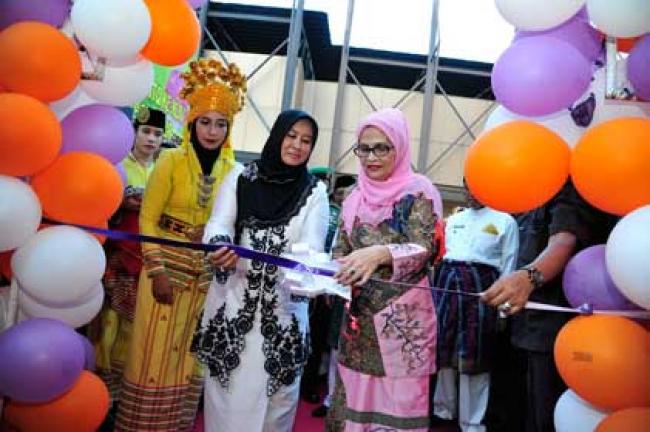 Ibu Gubri Buka Bazar MTQ Ke 44 Kab Inhil