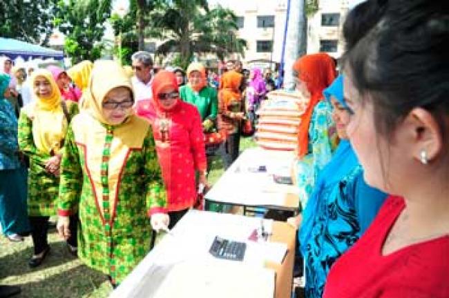 Ibu Gubri Buka Pasar Murah Ramadhan 1435 H