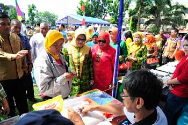 Ibu Gubri Buka Pasar Murah Ramadhan 1435 H