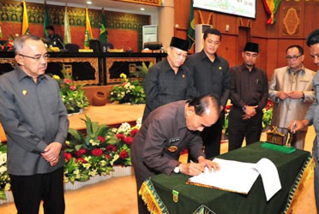 Paripurna DPRD Tentang APBD Perubahan 2014