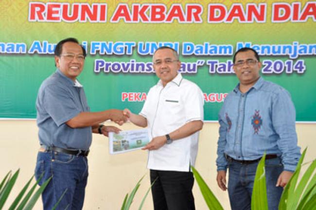 Wagubri Hadiri Reuni Akbar dan Dialog Peranan Alumni FNGT UNRI