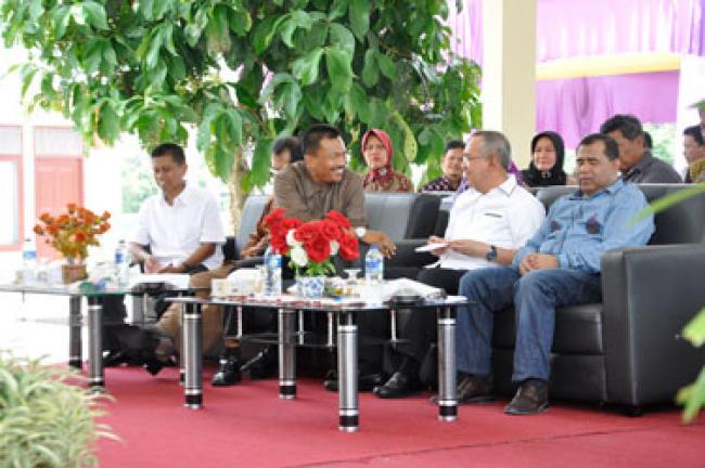 Wagubri Hadiri Reuni Akbar dan Dialog Peranan Alumni FNGT UNRI