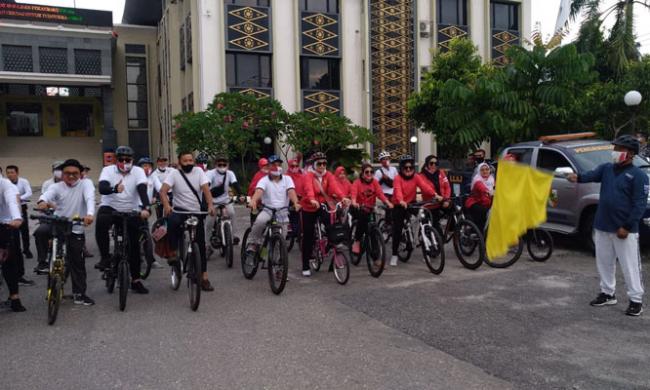 Semarak HUT RI ke-75, DPRD Pekanbaru Gelar Gowes Sehat Plus Kampanyekan Penggunaan Masker