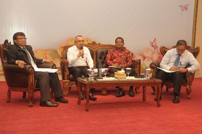 Diskusi Diseminisasi Ekonomi Terkini di Prov Riau