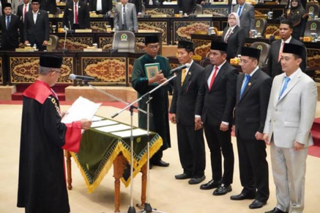 Empat Pimpinan DPRD Riau Periode 2019-2024 Resmi Dilantik
