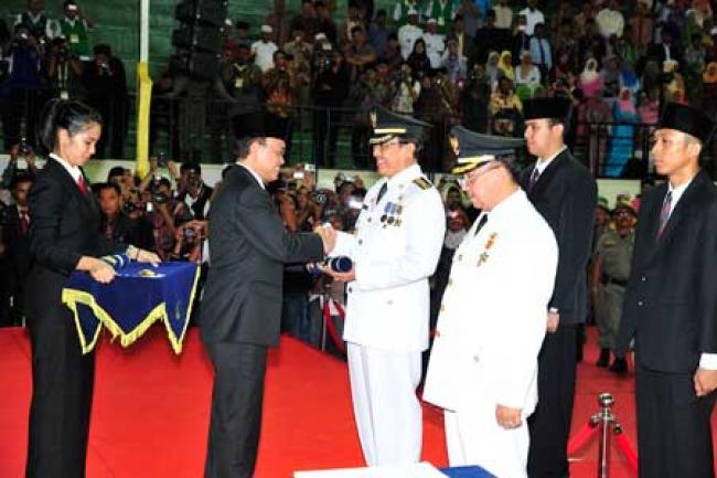 PJ Gubri Lantik Bupati dan Wakil Bupati Inhil 2013-2018