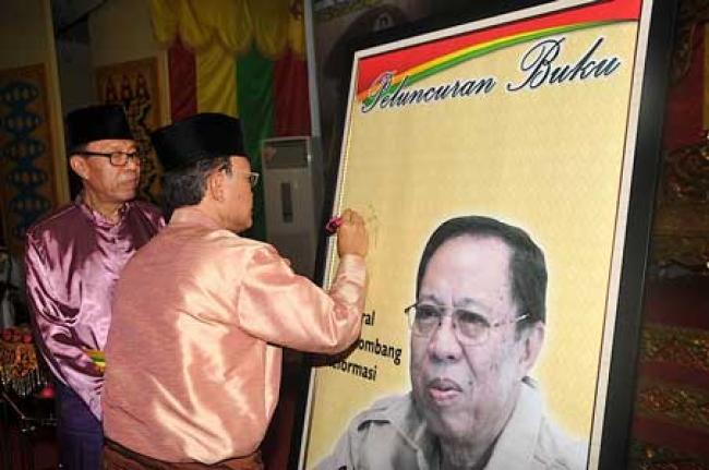 Peluncuran Buku Jenderal di Gelombang Reformasi, Letjen Syarwan Hamid.