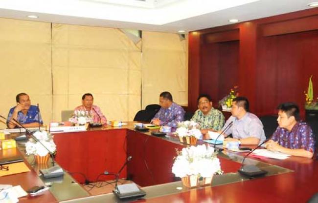 Rapat Realisasi APBD, APBN Pemprov Riau Tahun 2013