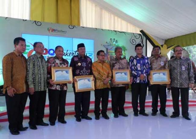 Riau Terima Penghargaan Ketenagakerjaan