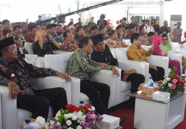 Riau Terima Penghargaan Ketenagakerjaan