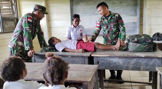 Satgas Yonif 126/KC Berikan Pembekalan Ilmu Kesehatan Kepada Siswa-Siswi Perbatasan Papua