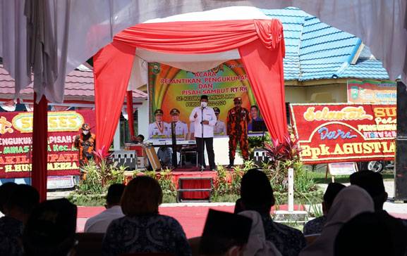 Hadiri Pelantikan Ketua RT dan RW Kelurahan Minas Jaya, Ini Pesan Alfedri