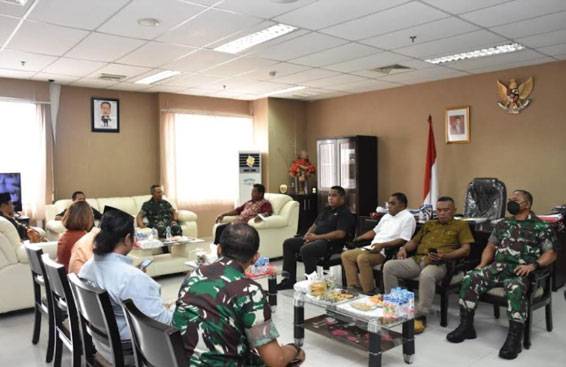 Kunjungi DPRD, Pangdam Kenalkan Program Mutiara Pattimura
