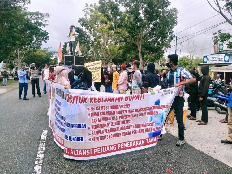 Prihatin Dengan Kebijakan Bupati, 16 Tokoh Masyarakat Kepulauan Meranti Sampaikan 4 Pernyataan Sikap