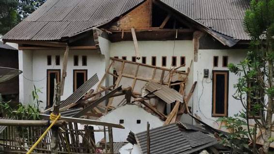 Tiba di Banten, Kepala BNPB Terima Laporan 1.100 Rumah Rusak Akibat Gempa